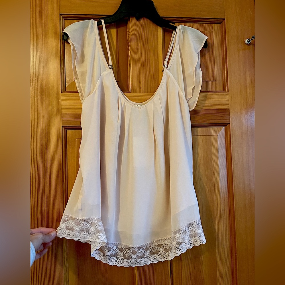 Nwt Joie silk top in soft pink. Size xs